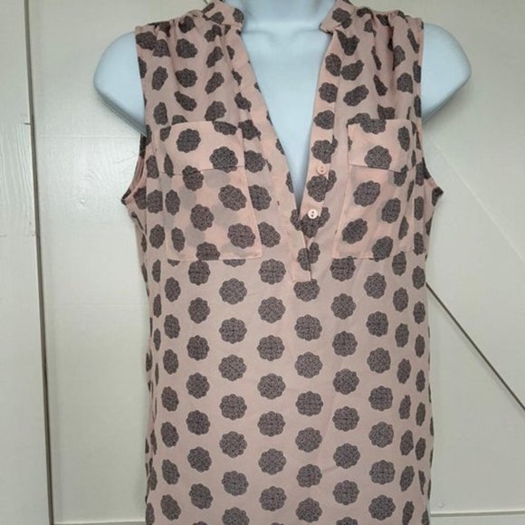 size 2 collared sleeveless blouse